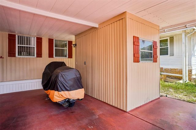 29 HARBOR OAKS DRIVE, Fruitland Park, FL 34731