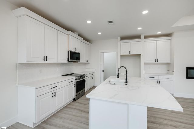 130 Simmons Road, Woodruff, SC 29388