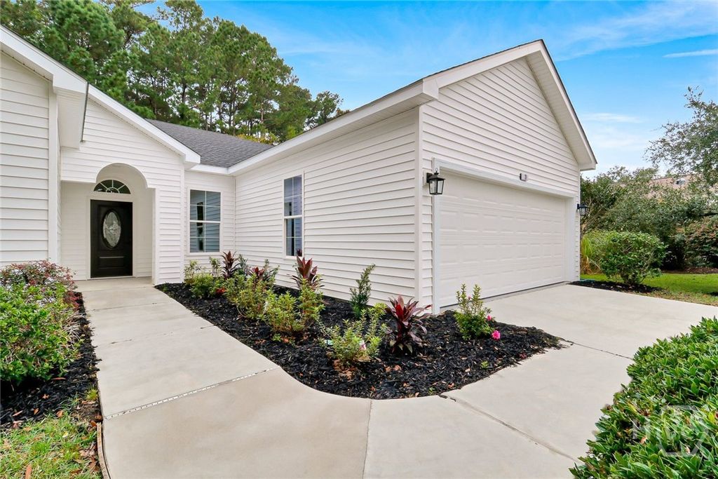 Image 2 of property listing at 29 Hamilton Drive, Bluffton, SC 29909