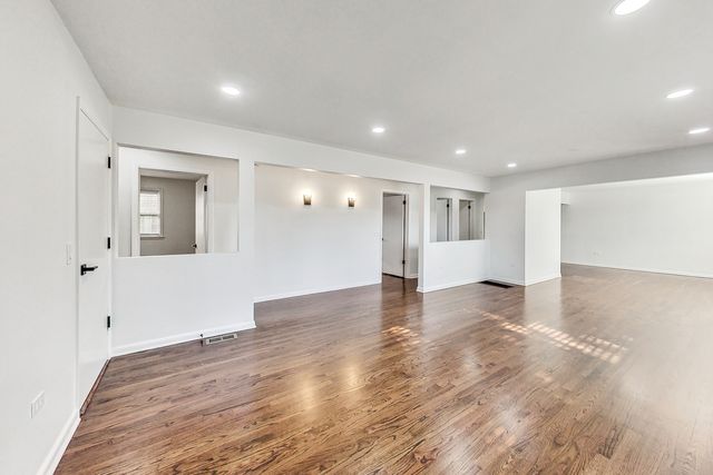 1108 Fortuna Avenue 1, Park Ridge, IL 60068