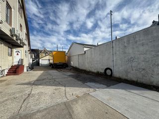 8779 111th Street, Richmond Hill, NY 11418