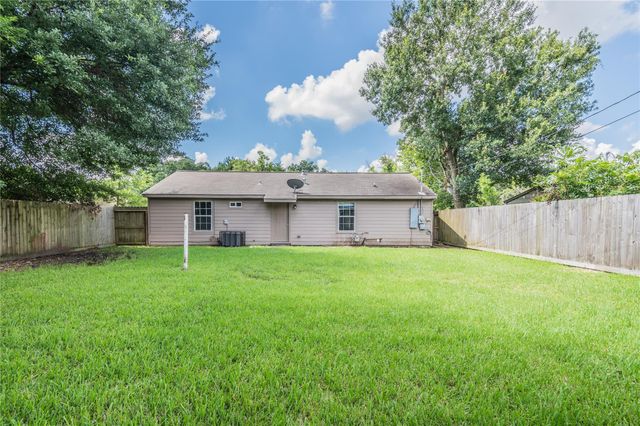 5407 Thrush Drive, Houston, TX 77033