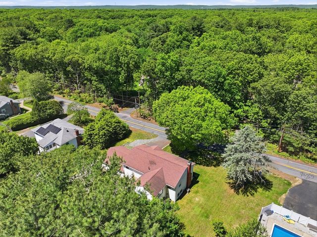 218 Blackstone St, Bellingham, MA 02019