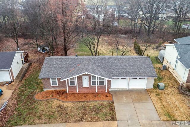 687 Green Forest Drive, Fenton, MO 63026