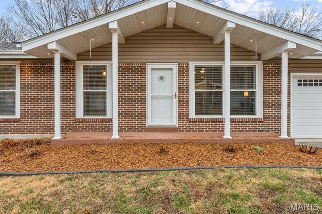 687 Green Forest Drive, Fenton, MO 63026