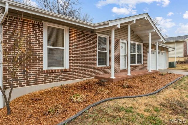 687 Green Forest Drive, Fenton, MO 63026