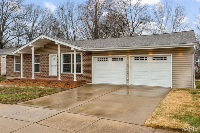 687 Green Forest Drive, Fenton, MO 63026