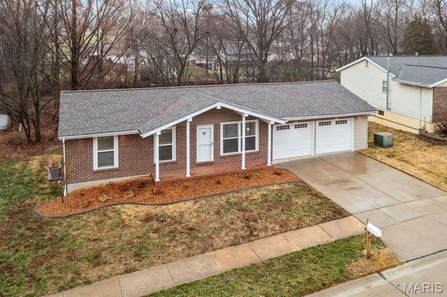 687 Green Forest Drive, Fenton, MO 63026