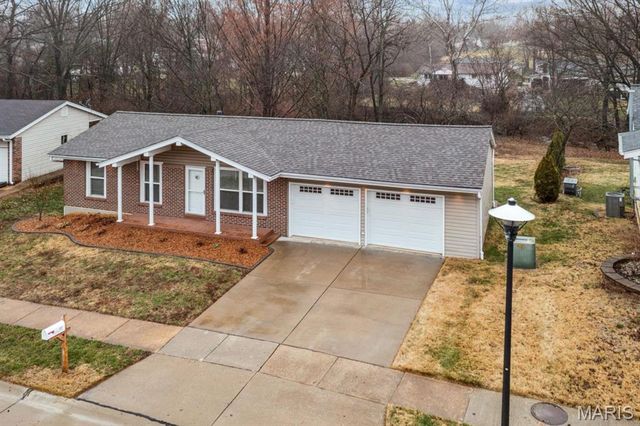 687 Green Forest Drive, Fenton, MO 63026