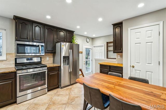 687 Green Forest Drive, Fenton, MO 63026