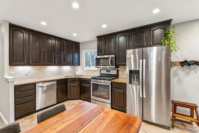 687 Green Forest Drive, Fenton, MO 63026