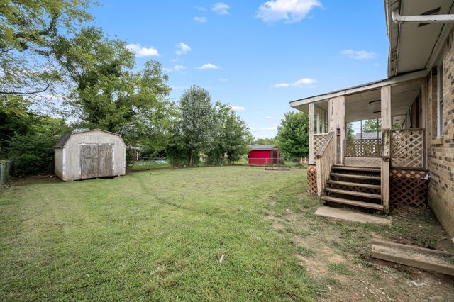 335 Maplewood Dr, Shelbyville, TN 37160