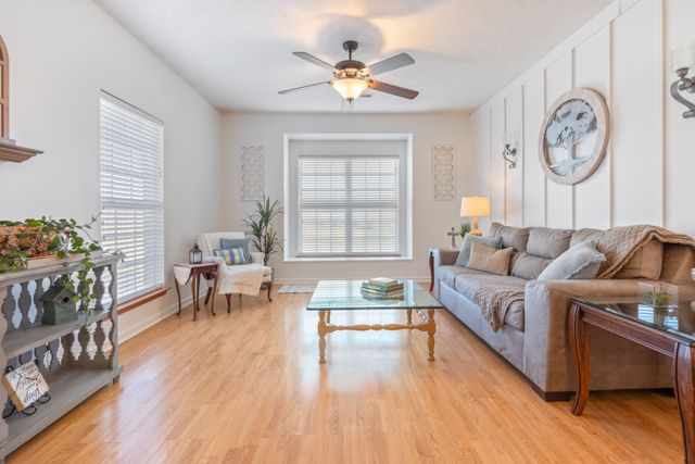 519 Bradford Dr, Dickson, TN 37055