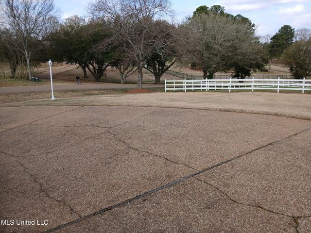 8 Twelve Oaks Place, Madison, MS 39110