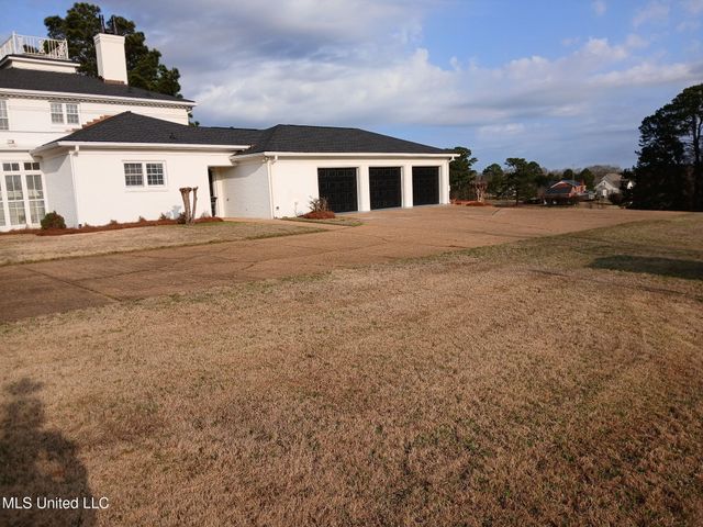 8 Twelve Oaks Place, Madison, MS 39110