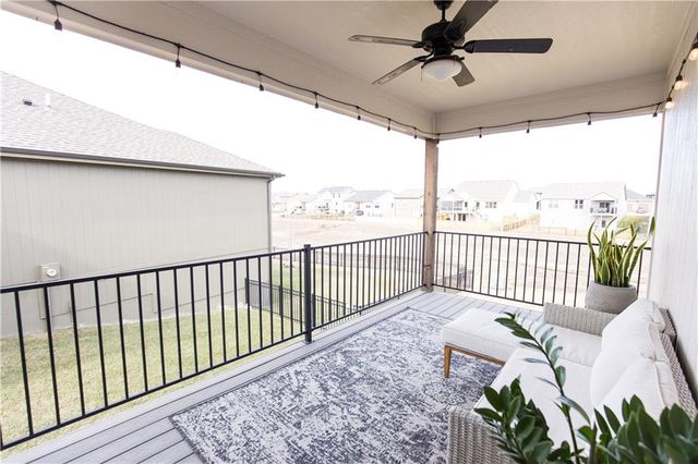 19610 W 196th Terrace, Spring Hill, KS 66083