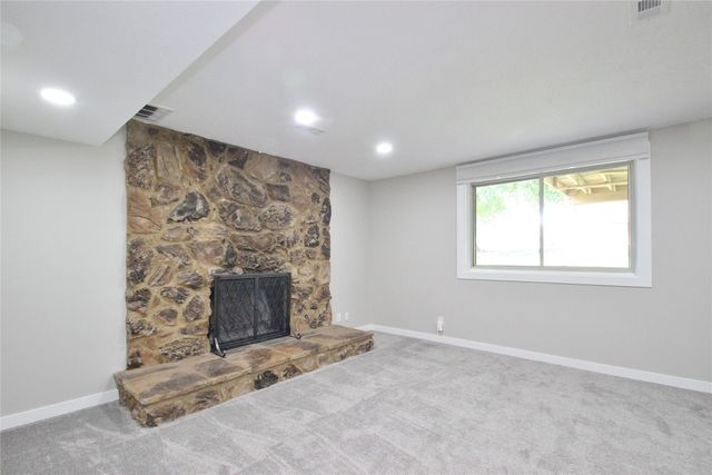 1062 Woodland Park Drive, West Des Moines, IA 50266