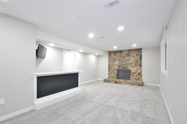 1062 Woodland Park Drive, West Des Moines, IA 50266