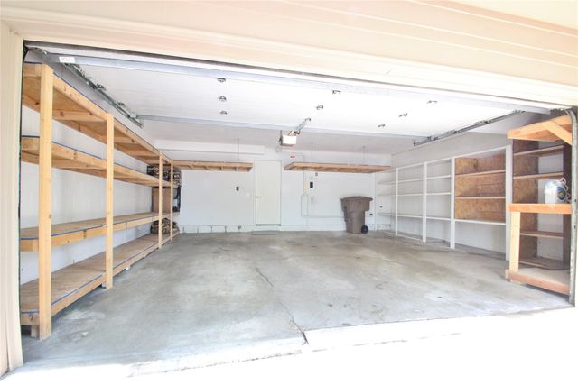 1062 Woodland Park Drive, West Des Moines, IA 50266
