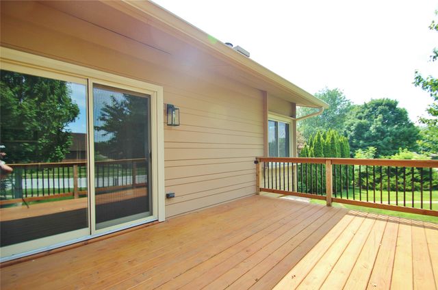 1062 Woodland Park Drive, West Des Moines, IA 50266