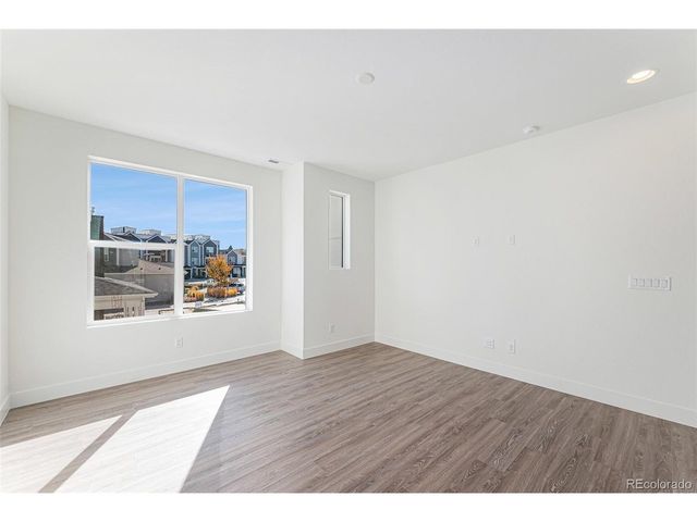 888 S Valentia St 11-102, Denver, CO 80247