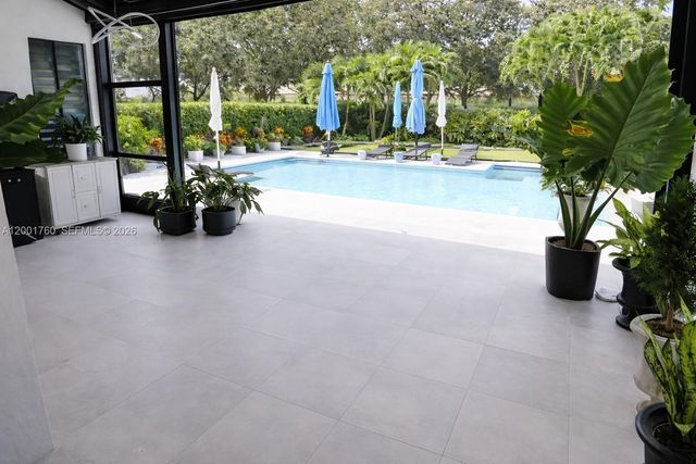 8537 NW 39th Court, Cooper City, FL 33024