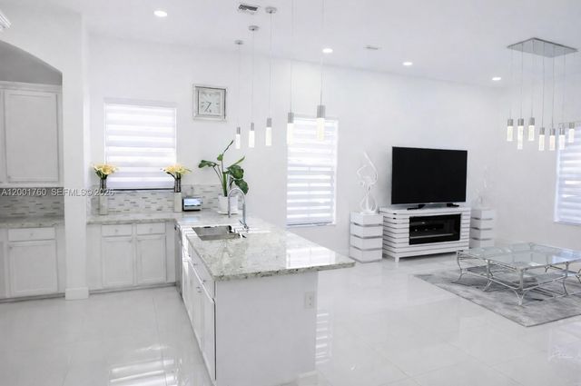 8537 NW 39th Court, Cooper City, FL 33024