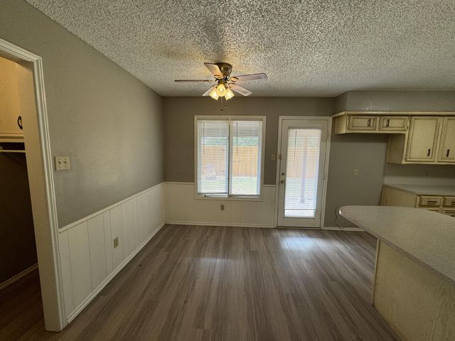 6802 4th Street, UNIT B, Lubbock, TX 79416
