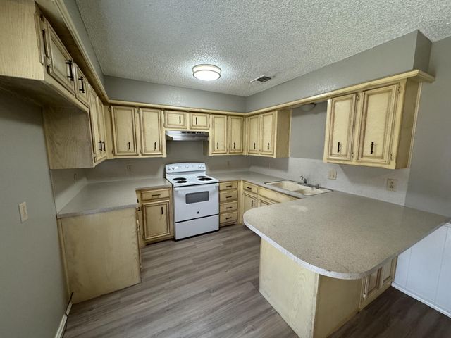 6802 4th Street, UNIT B, Lubbock, TX 79416