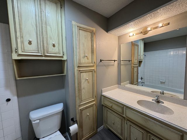 6802 4th Street, UNIT B, Lubbock, TX 79416