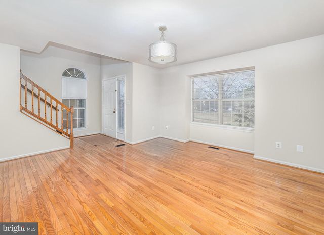 6145 STONEPATH CIR, Centreville, VA 20120