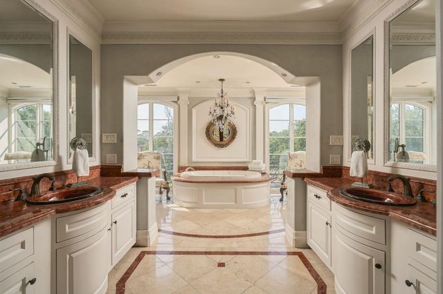 2115 River Oaks Boulevard, Houston, TX 77019
