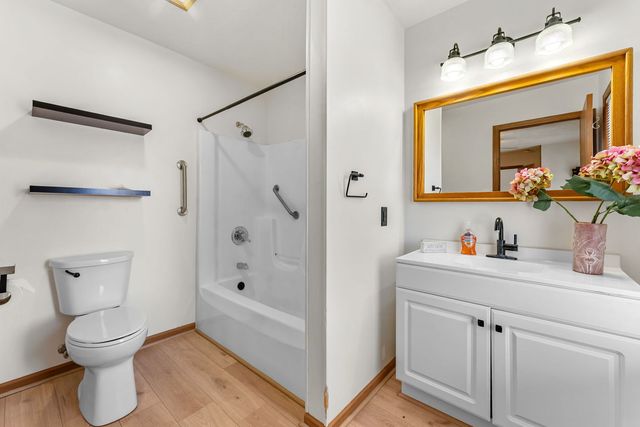 3455 W Harbor Drive, Bettendorf, IA 52722