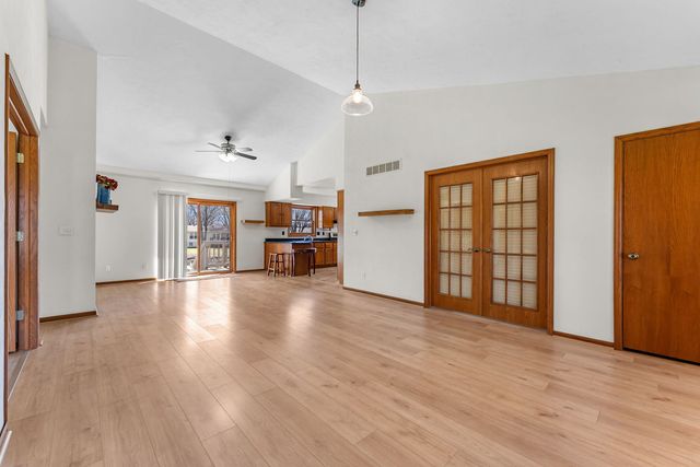 3455 W Harbor Drive, Bettendorf, IA 52722