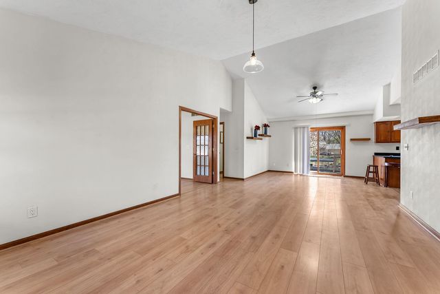 3455 W Harbor Drive, Bettendorf, IA 52722