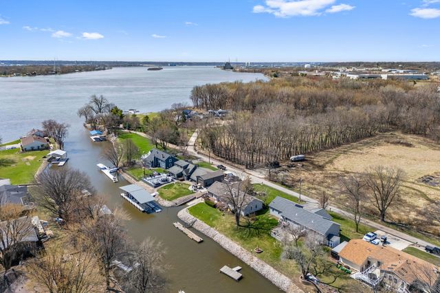 3455 W Harbor Drive, Bettendorf, IA 52722