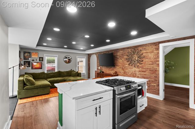 2931 Rochester Road, Royal Oak, MI 48073