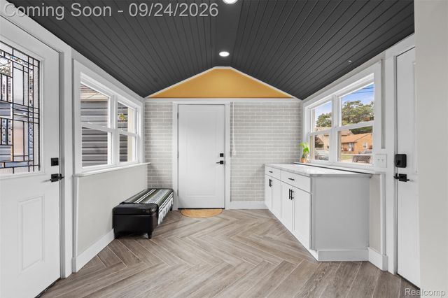 2931 Rochester Road, Royal Oak, MI 48073