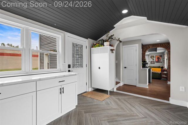 2931 Rochester Road, Royal Oak, MI 48073
