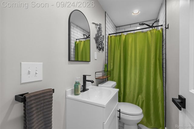 2931 Rochester Road, Royal Oak, MI 48073