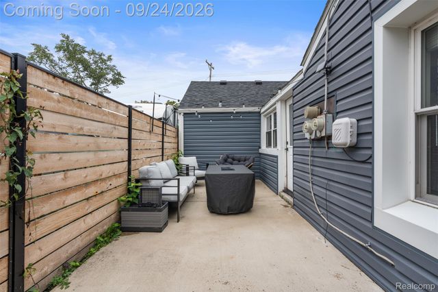 2931 Rochester Road, Royal Oak, MI 48073
