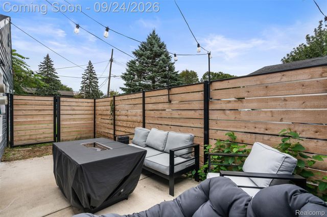 2931 Rochester Road, Royal Oak, MI 48073