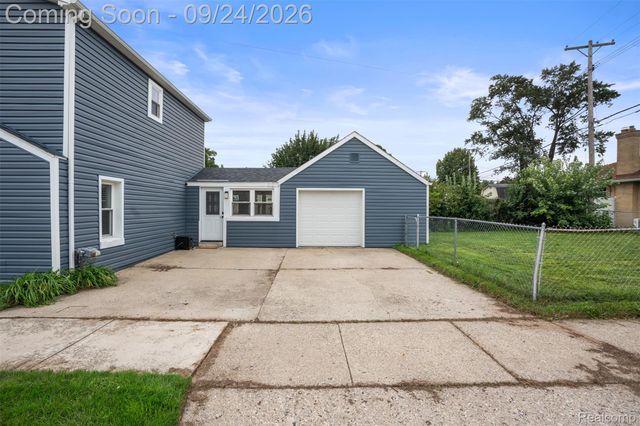 2931 Rochester Road, Royal Oak, MI 48073