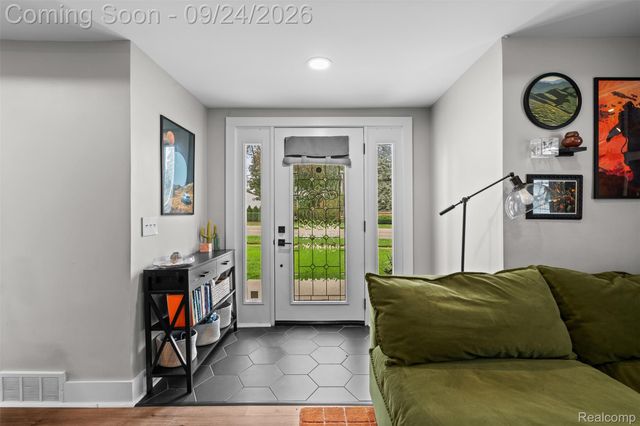 2931 Rochester Road, Royal Oak, MI 48073