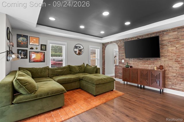 2931 Rochester Road, Royal Oak, MI 48073