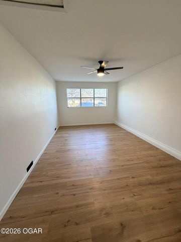 1504 S Mckinley Avenue, Joplin, MO 64801