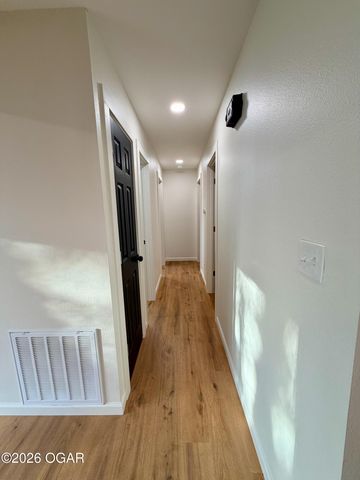 1504 S Mckinley Avenue, Joplin, MO 64801