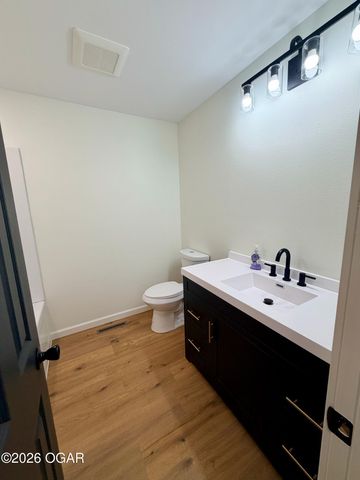 1504 S Mckinley Avenue, Joplin, MO 64801