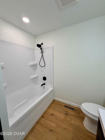 1504 S Mckinley Avenue, Joplin, MO 64801