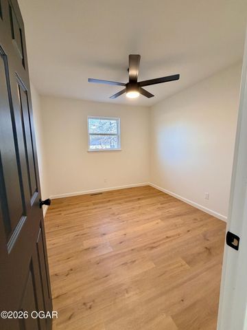 1504 S Mckinley Avenue, Joplin, MO 64801